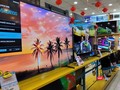 Nên mua tivi OLED, QLED hay Crystal UHD?
