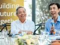 Chủ tịch CMC Nguyễn Trung Chính (bên trái) và chuyên gia kinh tế Võ Trí Thành