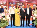Đại tướng Phan Văn Giang - Bộ trưởng Bộ Quốc phòng thăm gian trưng bày của Hội Truyền thông số Việt Nam. 
