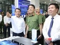 Đại tướng Lương Tam Quang, Bộ trưởng Bộ Công an tham quan các gian triển lãm công nghệ an ninh mạng tại sự kiện Ngày An ninh mạng Việt Nam 6/8.