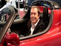 Tỷ phú Elon Musk trong chiếc xe Tesla Roadster màu Cherry của mình (Ảnh Reuters)