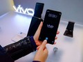 Vivo X20 Plus UD sẽ là chiếc điện thoại đầu tiên tích hợp tính năng quét vân tay dưới màn hình (Ảnh Reuters)