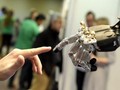 Erica, một robot Nhật Bản 23 tuổi, đang chuẩn bị mọi mặt để chuẩn bị bắt đầu vai trò mới của mình với tư cách một phát thanh viên vào tháng 4/2018 (ảnh Reuters)