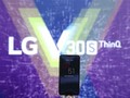 LG trình làng mẫu smartphone V30S ThinQ tại MWC 2018 (Ảnh Reuters)