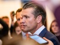 Ứng viên Bộ trưởng Quốc phòng Pete Hegseth rời cuộc họp với các Thượng nghị sĩ đảng Cộng hòa tại Điện Capitol Hoa Kỳ vào ngày 21/11/2024. Ảnh: Washington Post.