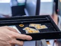 Giá vàng thế giới giảm mạnh. Ảnh: Pinterest.