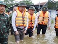 Tổng bí thư tới thăm, tặng quà, động viên người dân TP Huế vượt qua mưa lũ lịch sử