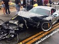 Ferrari 458 bị nát nguyên phần đầu.