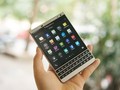 BlackBerry Passport màu bạc hiện có giá bán 8,99 triệu đồng. Ảnh: Thành Duy.