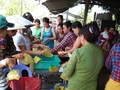Người dân xã Lương An Trà, Tri Tôn (An Giang) chuẩn bị thực phẩm tiếp tế cho bộ đội - Ảnh người dân cung cấp