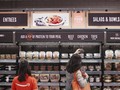Những quầy thực phẩm chế biến sẵn tại Amazon Go.