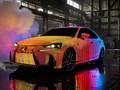 Một chiếc Lexus IS thế hệ 2017 khiến cho người xem phải hoa mắt trước những màn biến hoá không thể ngờ.