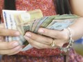 Việc Ngân hàng Nhà nước không cho phép các tổ chức tín dụng chia cổ tức cho các cổ đông có thể là lợi bất cập hại. Ảnh: TUỆ DOANH