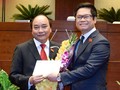 Tân Thủ tướng nhận bức công thư đầu tiên từ tay Chủ tịch VCCI ngay sau khi nhậm chức sáng 7/4.