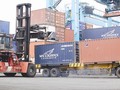Trong thời hội nhập, để làm ăn được với đối tác nước ngoài, cần chủ động và tìm hiệu các “luật chơi” FTA. Ảnh: HUỲNH CÔNG BÁ