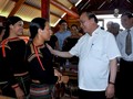 Thủ tướng Chính phủ Nguyễn Xuân Phúc thăm hỏi, lắng nghe tâm tư, nguyện vọng của bà con dân tộc Đăk Lăk.