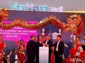 "Đại gia" Trần Lệ Nguyên và các đối tác chung tay khai trương Vạn Hạnh Mall. (Ảnh: Internet)
