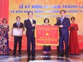 Ủy viên BCT, Phó Thủ tướng Chính phủ Vương Đình Huệ thay mặt Đảng và Nhà nước trao Huân chương Lao động Hạng Nhì và Cơ Thi đua của Chính phủ cho Ngân hàng SHB vì đã hoàn thành xuất sắc, toàn diện nhiệm vụ công tác, dẫn đầu phong trào thi đua năm 2017.