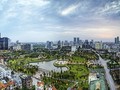 Với 5 hồ bơi trong lòng dự án và các hồ bơi riêng trong từng căn hộ, Sunshine Crystal River khẳng định đẳng cấp của phong cách sống nghỉ dưỡng thượng lưu và quý tộc.