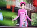 Trần Đình Thạch Thảo - Á hậu Phụ nữ Việt Nam 2017 xinh lung linh trong các mẫu áo dài của nhà thiết kế Việt Hùng