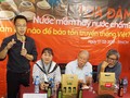 Tọa đàm “Nước mắm hay nước chấm – Làm thế nào để bảo tồn truyền thống Việt” chiều 17/3. Từ trái qua: Ông Hà Quốc Anh – giám đốc thương hiệu nước mắm Cá Linh BaKa; nghệ nhân ẩm thực Viên Trân, GS.TS Võ Tòng Xuân và nhà báo Nguyễn Trọng Chức.