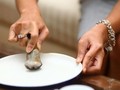 Trên mạng lan truyền  bài thuốc từ bột sừng tê giác mài