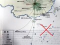 Bản đồ đường bay sân bay quốc tế Hà Hoa, kèm theo đó là hình ảnh "đường lưỡi bò" ở biển Đông trong cẩm nang du lịch