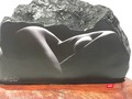 Một tác phẩm ảnh nude của Thái Phiên in lên đá đen 