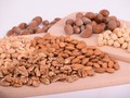 Hãy cảnh giác với thói quen ăn vặt các loại hạt