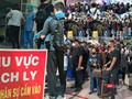 Bí thư Nhân nhấn mạnh biện pháp kiểm dịch y tế quốc tế, cách ly, xét nghiệm sớm toàn bộ người nhập cảnh và buộc phải đeo khẩu trang ở nơi công cộng mới có thể khoanh vùng, chống dịch COVID-19 (Ảnh: Hòa Bình ghép)