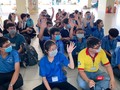 Sinh viên ĐHQG TP.HCM tình nguyện dọn dẹp KTX nhường chỗ làm nơi lưu trú cách ly cho người nhập cảnh (Ảnh: Ban Quản lý KTX ĐHQG)