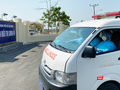 Đưa bệnh nhân đến BV Cần Giờ điều trị chuyên COVID-19 (Ảnh: HB)