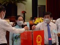 Đại biểu bỏ phiếu bầu bổ sung các chức danh (Ảnh: TTBC)