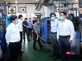 Chủ tịch UBND TP HCM Nguyễn Thành Phong đi kiểm tra công tác phòng dịch tại Khu chế xuất có 56.000 công nhân (Ảnh: Đình Nguyên)