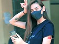 Siêu mẫu Võ Hoàng Yến tạm biệt khu cách ly (Ảnh: FBNV)