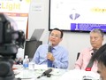 TS Bùi Quang Tín, CEO trường doanh nhân BizLight (người cầm micro) mới đây đã tử vong tại một buổi tiệc trong lúc cách ly toàn xã hội (Ảnh: MT) 