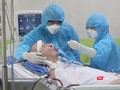 Các BS, nhân viên y tế đang chăm sóc bệnh nhân 91 tại Khoa Hồi sức cấp cứu BV Chợ Rẫy (Ảnh: BVCR)