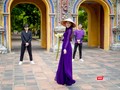 Hoa hậu Khánh Vân mảnh mai eo ót đã bắt chước bà Tân Vlog, thưởng thức tô bún “siêu to” khổng lồ (Ảnh: NVCC)
