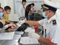 Kiểm dịch y tế quốc tế TP.HCM tại sân bay Tân Sơn Nhất (Ảnh: TTKD) 
