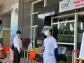 BV Quốc tế City dán thông báo ngừng nhận bệnh (Ảnh: Duyên Phan)