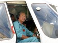 Cơ trưởng Nguyễn Ngọc Trung cùng tổ bay trên Mi-171 chở hàng cứu trợ Phước Sơn (Ảnh: Báo Quân đội)