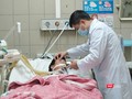 Cấp cứu bệnh nhân ngộ độc (Ảnh: Trung tâm Chống độc BV Bạch Mai)