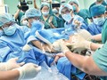 Ca phẫu thuật tách cặp song sinh Trúc Nhi - Diệu Nhi (Ảnh: Duyên Phan)