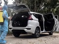 Phun khử khuẩn chiếc xe chở BN1440 (Ảnh: Công an Vĩnh Long)