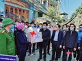 Bộ trưởng Nguyễn Thanh Long đi thăm các điểm cách ly chống dịch tại Quảng Ninh (Ảnh: BYT)