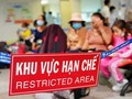 Khu vực hạn chế tiếp xúc tại sân bay Tân Sơn Nhất (Ảnh: CTV)