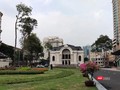 Nhà hát thành phố hiện tại nằm gần ga tàu điện ngầm trung tâm, có vị trí đẹp, dễ thu hút khách (Ảnh: Hoà Bình)