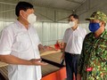 Kiểm tra điểm chốt kiểm soát ngăn chặn xuất, nhập cảnh trái phép và phòng, chống dịch COVID-19 tại khu vực sát biên giới ở huyện Hồng Ngự (Ảnh: Minh Thư)