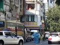 Lực lượng chức năng tiến hành khử khuẩn và đưa nhóm người Trung Quốc nhập cảnh trái phép đi cách ly - Ảnh: CSHS