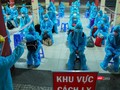 Cách ly tập trung, lấy mẫu xét nghiệm cho công nhân (Ảnh: HCDC)